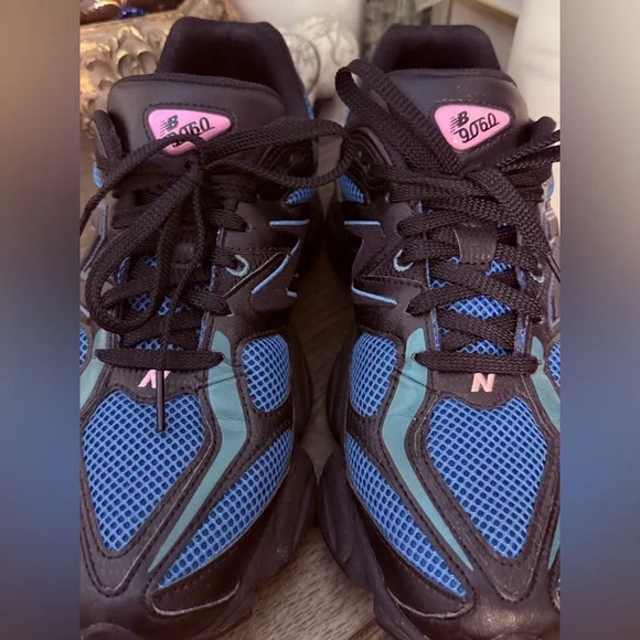 New Balance Women's Black and Blue Athletic Sneakers - Picture 2 of 4